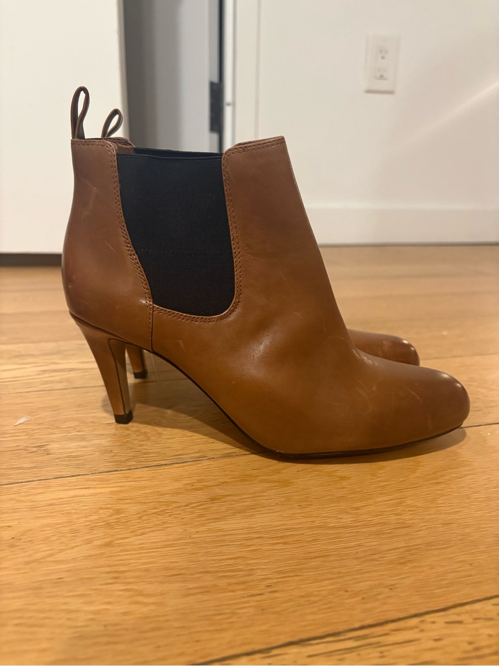 Clarks Tan Leather Chelsea Ankle Boots with Black Elastic